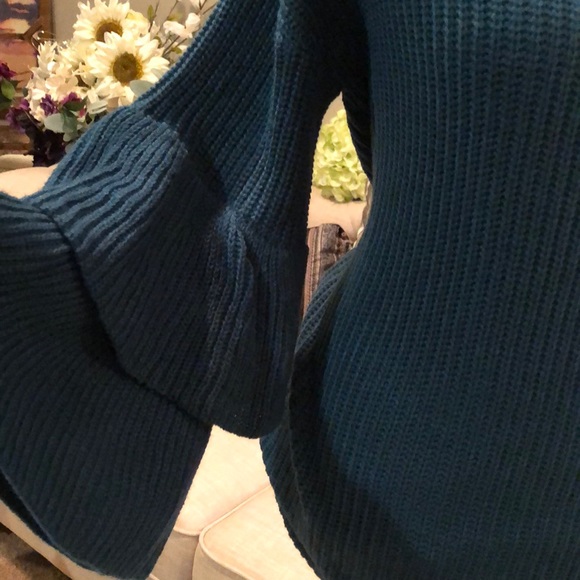 Gorgeous sweater - Picture 3 of 8